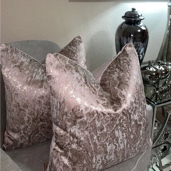 1-NWT CALDEIRA ABSTRACT DESIGNDECORATIVE PILLOWS (Read description for details)